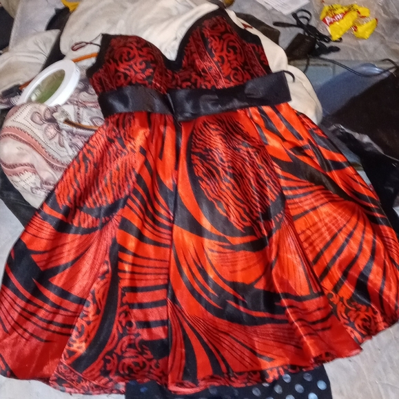 Black/Red Hannah S Dress - Picture 1 of 1